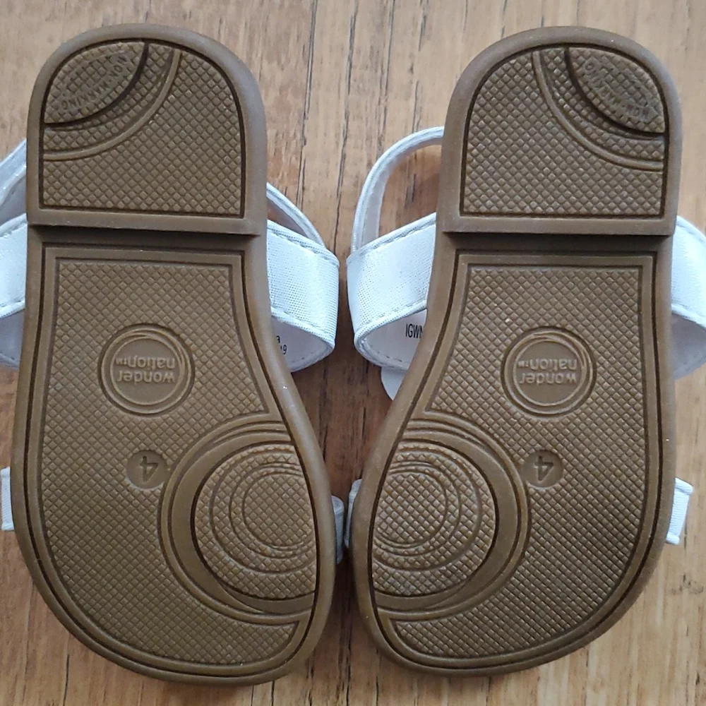 Wonder Nation butterfly‎ sandals white and pink